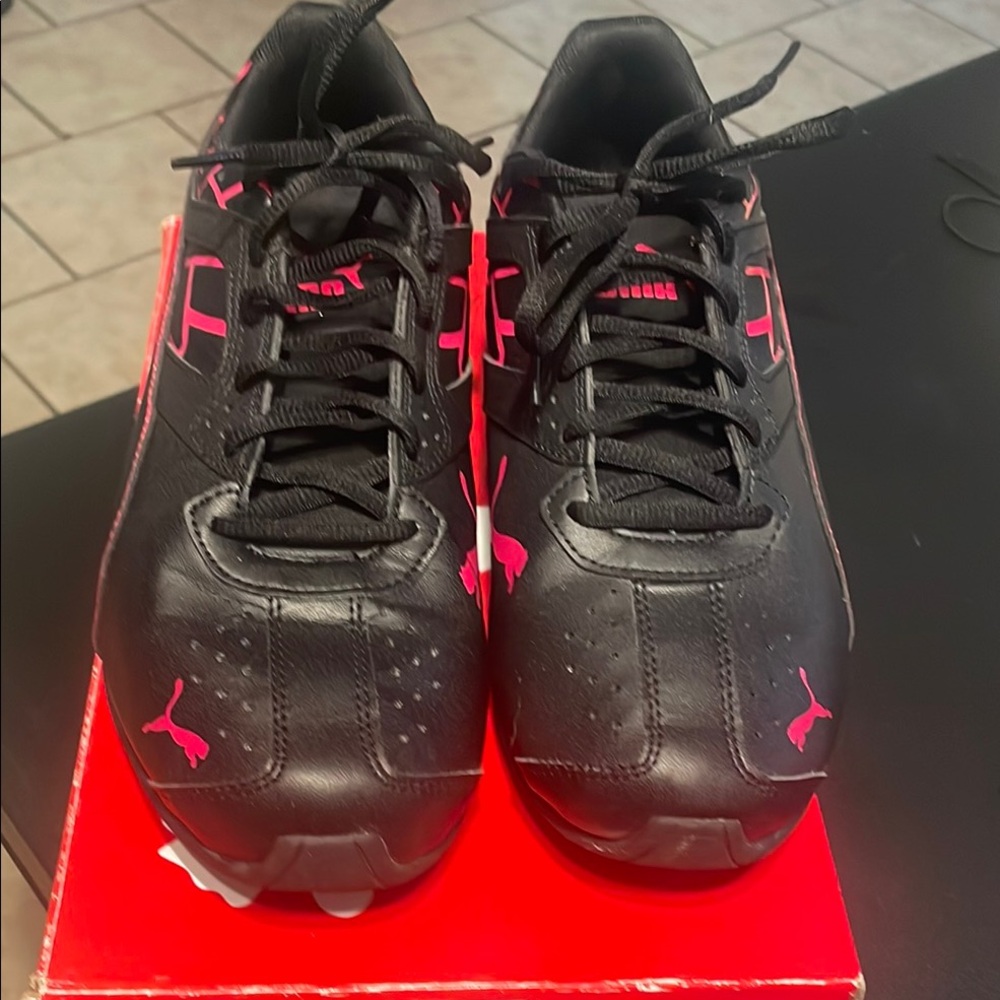 Puma Black and Pink Athletic Shoes Streamlined Design